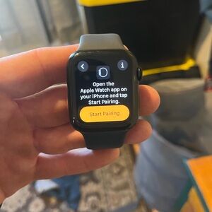 Apple Watch SE. brand new wore it for a week and that’s it